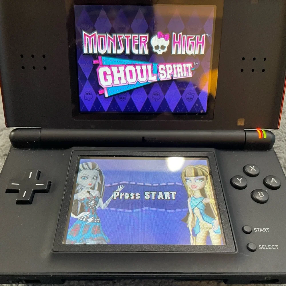 Nintendo DS Lite- excellent condition - comes with 13 games +
